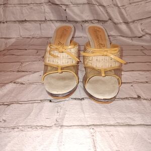 Elegant Women's Tan Heeled Mules